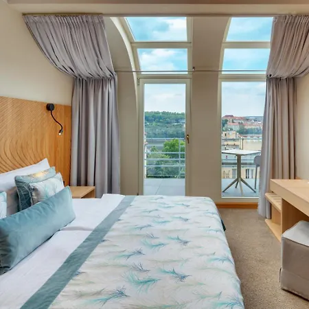 Otel Clement