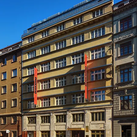 Otel Clement