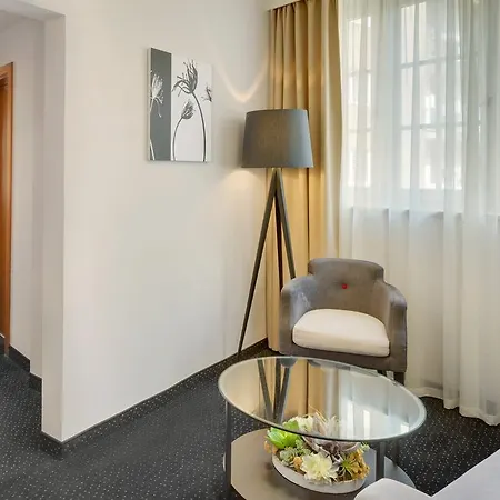 Otel Clement 4*