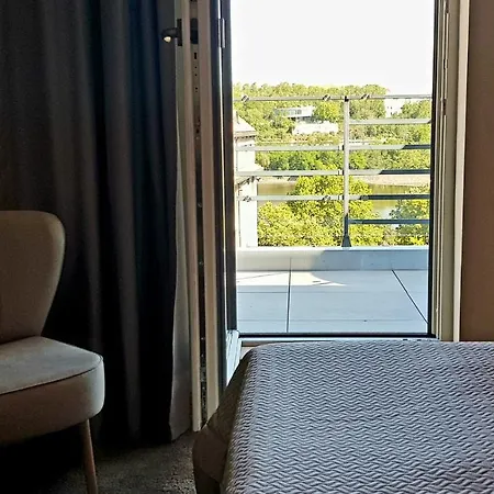 Clement Otel