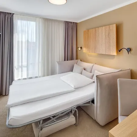 Clement 4* Prague
