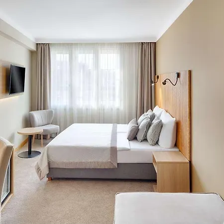 Clement 4* Prague