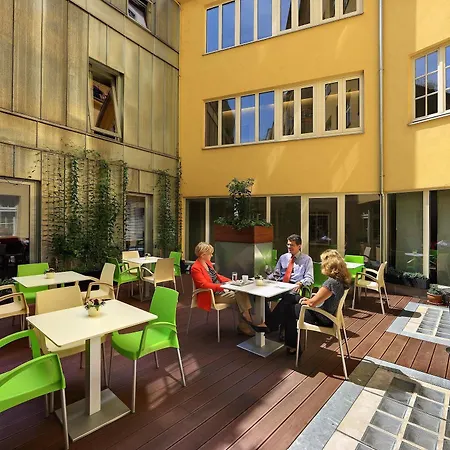 Clement 4* Prague